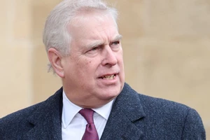 Ο πρίγκιπας Andrew δέχεται μεγάλο πλήγμα καθώς η Ευγενία συνοδεύει τον βασιλιά Κάρολο σε σημαντική αποστολή