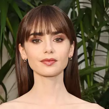 Lily Collins | Το κοινό χαρακτηριστικό με την ηρωίδα της στο Emily In Paris που όμως δεν θέλει να έχει