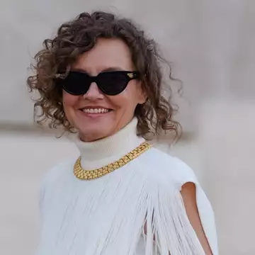 Εφέ λίφτινγκ | 3 μυστικά μακιγιάζ που καμουφλάρουν τη χαλάρωση