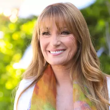 Jane Seymour | "Η σεξουαλική ζωή δεν χρειάζεται να τελειώσει μετά τα 60"