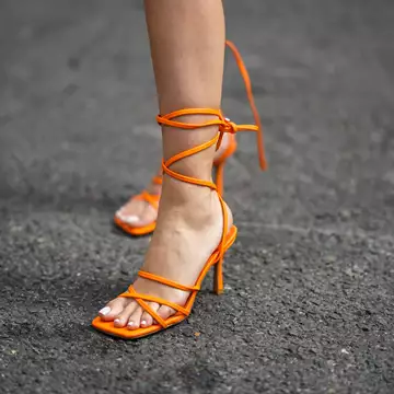 Παπούτσια με χρώμα | Τα ζευγάρια που θα κάνουν ξεχωριστό το καλοκαιρινό σας στιλ