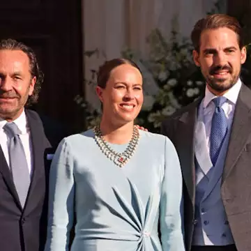 Nina Flohr | Με σοφιστικέ look στο Λονδίνο λίγο πριν γιορτάσει από την 4η επέτειο γάμου με τον Φίλιππο Ντε Γκρες