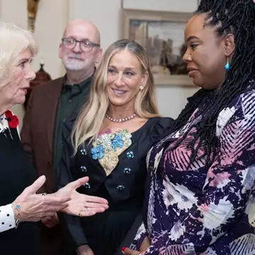 Η Sarah Jessica Parker δίνει μαθήματα στυλ στη βασίλισσα Καμίλα στο Clarence House