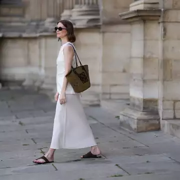 White Elegance | 12 κομμάτια σε λευκό που υπόσχονται να φέρουν το καλοκαίρι στις εμφανίσεις σας