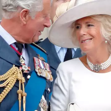 O βασιλιάς Κάρολος και η βασίλισσα Καμίλα δέχονται σκληρή κριτική