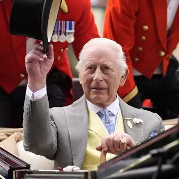 Βασιλιάς Κάρολος | Οι 2 λέξεις που άκουσε στο τηλέφωνο και κατάλαβε πως είχε πεθάνει η Ελισάβετ Β΄