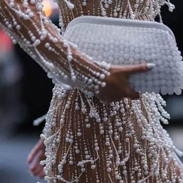 Christmas Nails | 4 μανικιούρ που θα σας κάνουν να ξεχάσετε το κλασικό κόκκινο αυτές τις γιορτές