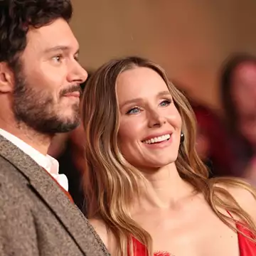 Κristen Bell | Γιατί την κατηγορούν πως η αφιέρωση στον σύζυγό της προάγει την ενδοοικογενειακή βία;