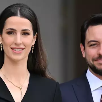 Πριγκίπισσα Rajwa | Η κομψή εμφάνιση στο Παρίσι και η σύγκριση με την Brigitte Macron