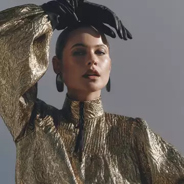 Η Behati Prinsloo φωτογραφίζεται αποκλειστικά για το Harper’s Bazaar Greece