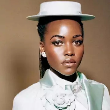 Αn Aquamarine Dream | Το look της Lupita Nyong'o στο φετινό Met Gala ήταν η επιτομή της διαχρονικής dandy κομψότητας