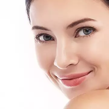 3 ύπουλα σημάδια που μαρτυρούν ότι η επιδερμίδα γερνά πρόωρα