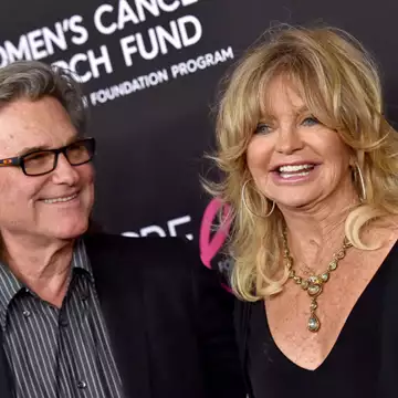 Η Goldie Hawn σκέφτεται να κάνει ταινία τη ζωή με την οικογένειά της