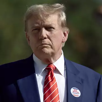 Όταν ο Donald Trump "έστησε" τη βασίλισσα Ελισάβετ 12 ολόκληρα λεπτά