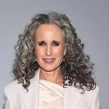 H φυσική θεραπεία για τα γκρίζα μαλλιά | Το συστατικό που αποτρέπει το γκριζάρισμα