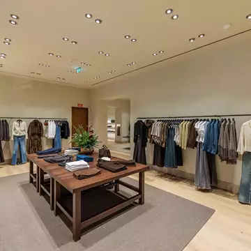 H Massimo Dutti εγκαινιάζει μια νέα εποχή shopping στον Πειραιά