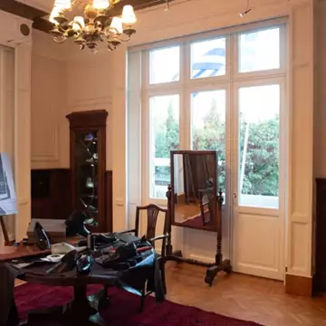 Esquire Townhouse Athens | H εταιρεία Kalogirou "αφηγείται" την ιστορία των υποδημάτων