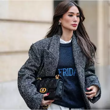 Το παλτό που θα βρείτε στις εκπτώσεις της Massimo Dutti έχει το διαχρονικό μοτίβο που δεν πρέπει να λείπει από τη συλλογή σας