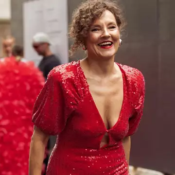 Πώς θα φορέσετε με στιλ τις παγιέτες μετά τα 50