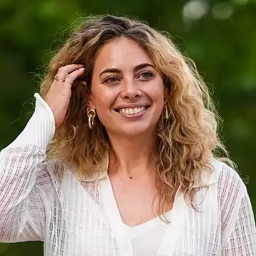 Τριχόπτωση | Οι βιταμίνες στις οποίες έχετε έλλειψη