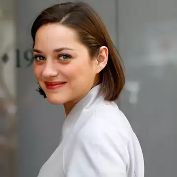 Η Marion Cotillard αποκαλύπτει τη ρουτίνα προπόνησής της για λεπτή σιλουέτα στα 50