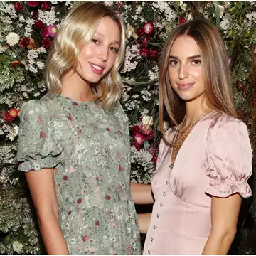 Talita von Fürstenberg | Οι φωτογραφίες από τον αρραβώνα της ανιψιάς της Marie Chantal και το λευκό φόρεμα που θύμιζε νυφικό