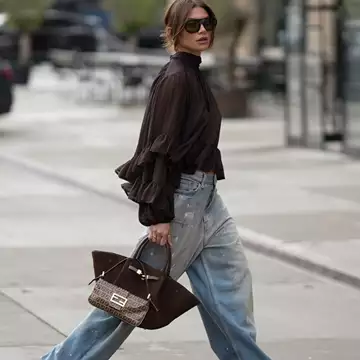 Οι μοντέρνοι τρόποι για να φορέσετε το ψηλόμεσο τζιν το φθινόπωρο