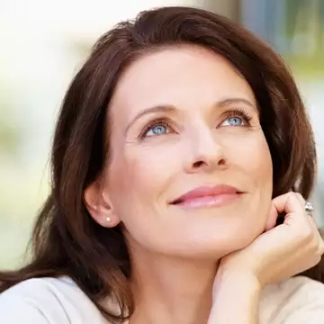 This is it | Αυτές είναι οι 10 καλύτερες κρέμες ματιών για γυναίκες άνω των 50