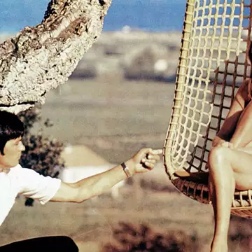 Η μοναδική γυναίκα που εγκατέλειψε τον Alain Delon