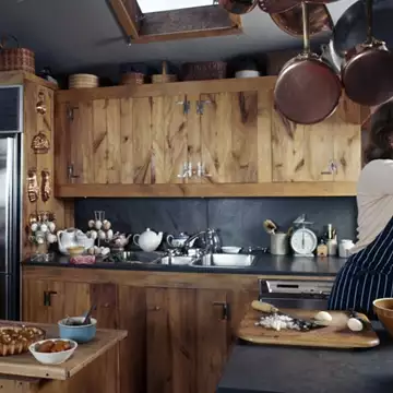 Παρόν σε κάθε κουζίνα τη δεκαετία του '60, αυτό το μικρό στρογγυλό αντικείμενο επιστρέφει δυναμικά το 2026