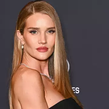 Αυτό το προϊόν χαρίζει sunkissed όψη στην ώριμη επιδερμίδα χωρίς να τονίζει τις ρυτίδες