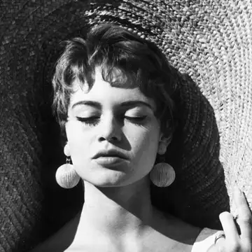 Αντηλιακό μαλλιών | Το "άγνωστο" must του καλοκαιρινού νεσεσέρ