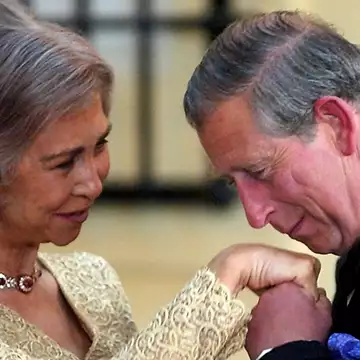 Η βασίλισσα Σοφία και τα ρουμπίνια του Σταύρου Νιάρχου | Το κόσμημα που αρνείται να κληροδοτήσει στη νύφη της, βασίλισσα Letizia