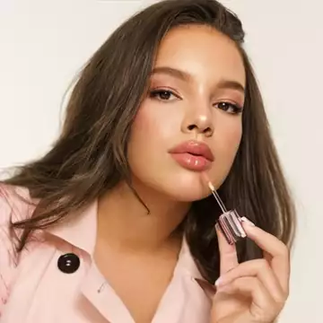 Το ολοκαίνουριο makeup brand που θα λατρέψει η Gen Z είναι δημιουργία μιας ταλαντούχας δεκαεξάχρονης