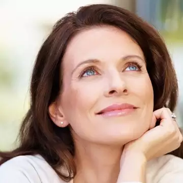 7 κρέμες προσώπου που κάνουν θαύματα για τις βαθιές ρυτίδες