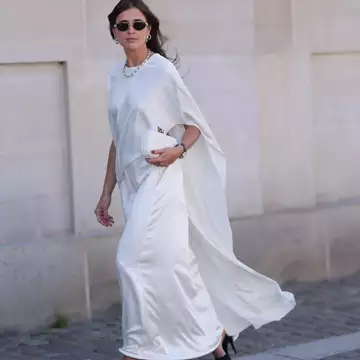 Τα κομψά σατέν φορέματα που θα φορέσετε στα events της άνοιξης