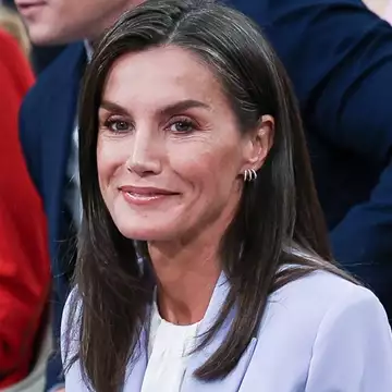 Grey-Blending | H βασίλισσα Letizia μόλις υιοθέτησε την πιο "βολική" τάση μαλλιών για γυναίκες άνω των 50