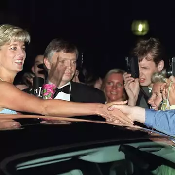 Πριγκίπισσα Diana | 4 φορές που αψήφησε το πρωτόκολλο με "απαγορευμένα" ρούχα