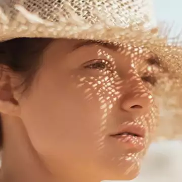 7 αντηλιακά προσώπου με νιασιναμίδη για επιδερμίδα χωρίς ατέλειες