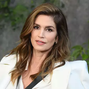Cindy Crawford | Αυτό είναι το πολυτελές άρωμα που φορά καθημερινά