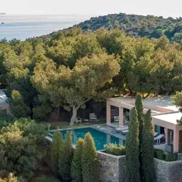 Πάσχα και Πρωτομαγιά στο Cape Sounio | Εκεί που η πολυτέλεια συναντά τη γοητεία της χαλάρωσης