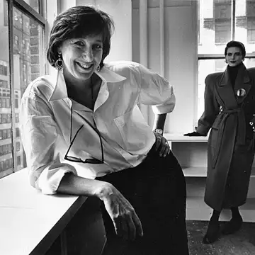 Η Donna Karan επαναλανσάρεται μέσα από μία iconic καμπάνια