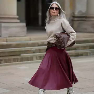 Μακριά μαλλιά μετά τα 50 | Τα stylish κουρέματα που αξίζει να υιοθετήσετε