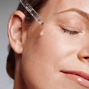 5 αντιρυτιδικοί οροί με bakuchiol, τη φυτική εναλλακτική της ρετινόλης