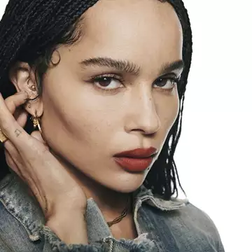 Zoë Kravitz | Η αποκλειστική συνέντευξη της πρέσβειρας του οίκου YSL Beauty στο Harper's Bazaar Greece