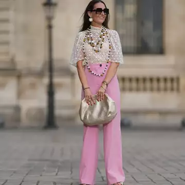 Τα ρομαντικά τοπ που θα φορέσετε με φούστες και παντελόνια το καλοκαίρι