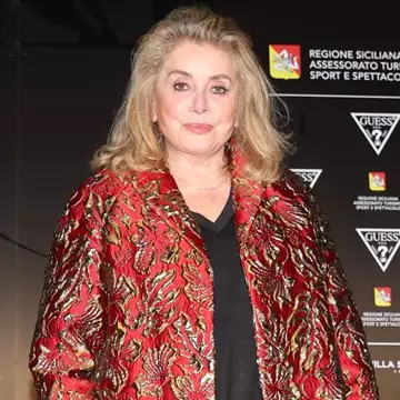 Catherine Deneuve: "Ποτέ δεν ένιωσα ντίβα"