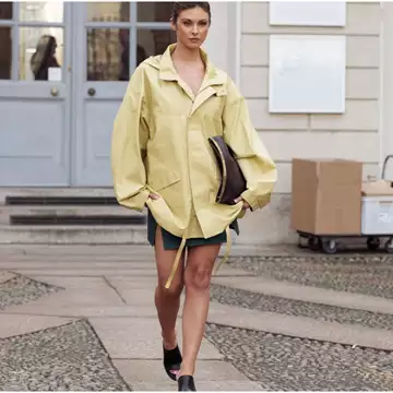 Τα κομψά mules με τα οποία θα κάνετε τις πιο ωραίες καλοκαιρινές εμφανίσεις