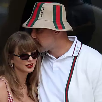 Γιατί η Taylor Swift δεν θα συνοδεύεται από τον Travis Kelce στον γάμο της Selena Gomez
