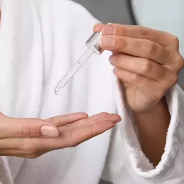 Ρετινόλη το καλοκαίρι | Πώς δε θα χάσετε ούτε τώρα τη μαγική της δράση